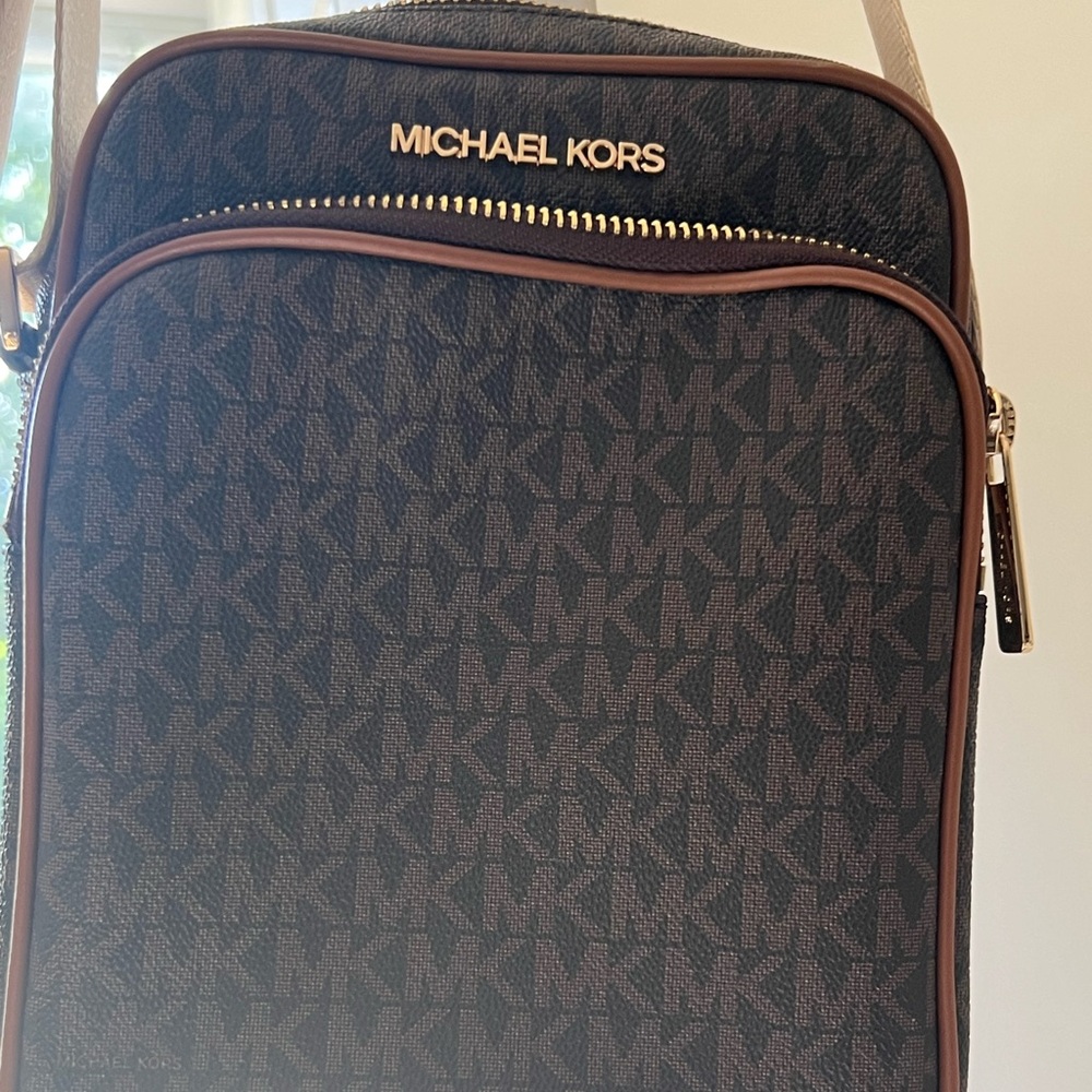 Michael Kors Crossbody(SOLD)